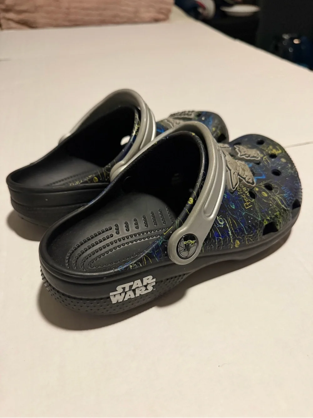 Crocs Star Wars Grogu Mandalorian Kids J3 Black Clogs w/ Jibbitz